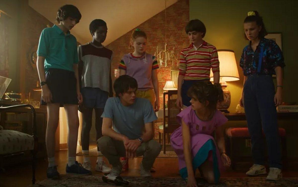 Stranger Things’in 1980’lerden Fırlamış Gibi Görünen Kamera Arkası Görüntüleri Yayınlandı