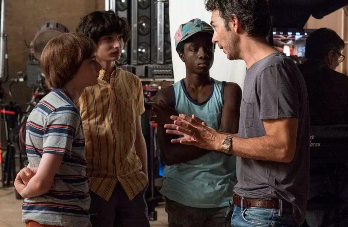 Stranger Things’in 1980’lerden Fırlamış Gibi Görünen Kamera Arkası Görüntüleri Yayınlandı