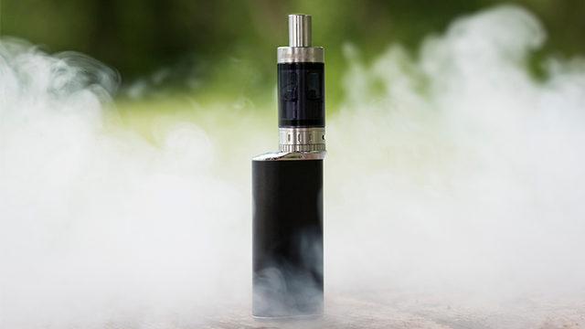 Ağzında Elektronik Sigara Patlayan 17 Yaşındaki Gencin Çenesi Kırıldı