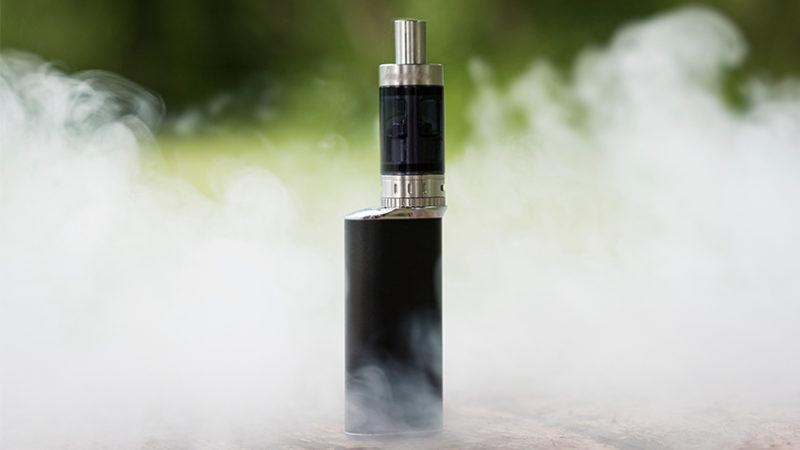 Ağzında Elektronik Sigara Patlayan 17 Yaşındaki Gencin Çenesi Kırıldı