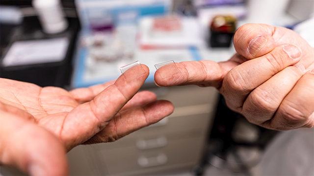 Parmak Ucu Büyüklüğünde Bir Koronavirüs Aşısı Geliştirildi