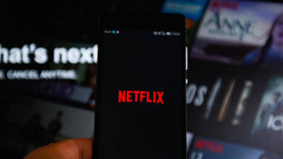 Netflix, Film İzlediğiniz Sırada Telefonunuzun ‘Titremesini’ İstiyor