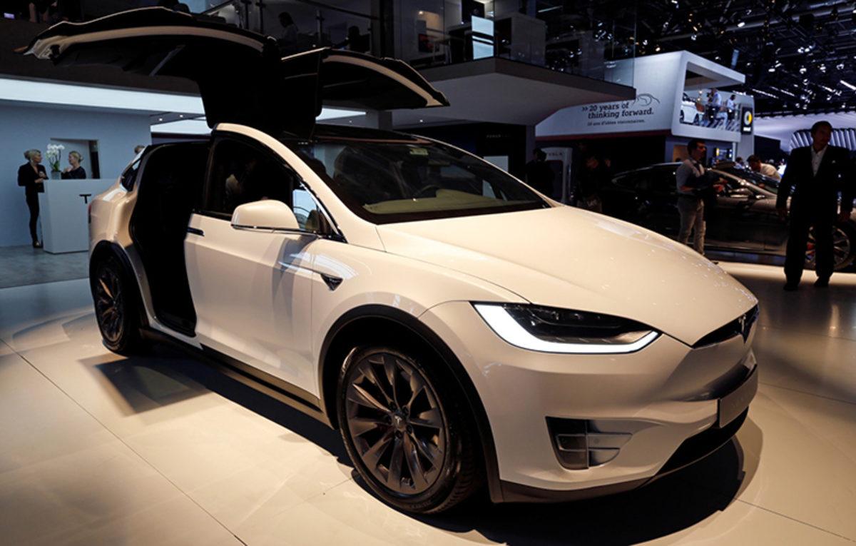 Tesla’nın Yeni Güncellemesinin Batarya Ömrünü ve Sürüş Süresini Kısalttığı İddia Ediliyor