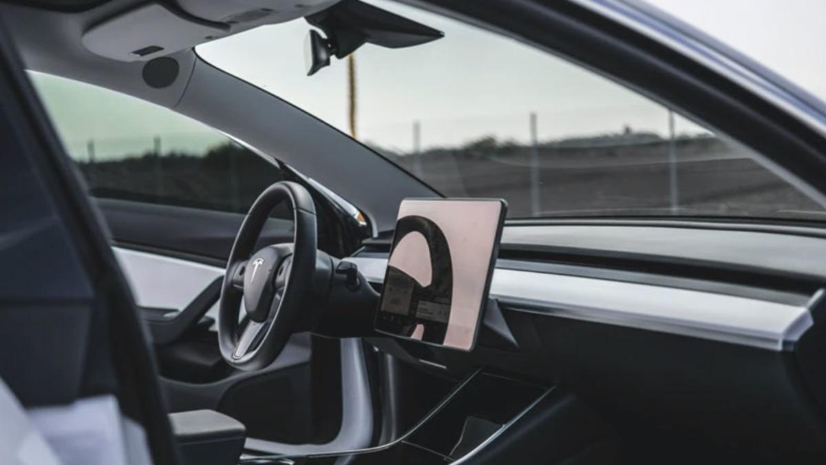 Tesla, Yeni Güncellemeyle Araçlarına Oldukça Kullanışlı Bir Özellik Ekliyor