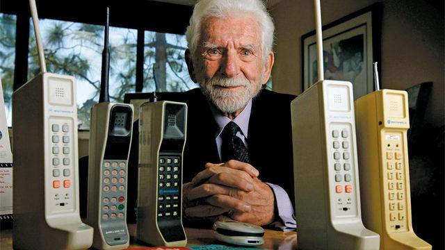 1 Kilogram Ağırlığındaki Dünyanın İlk Cep Telefonu: Motorola DynaTAC