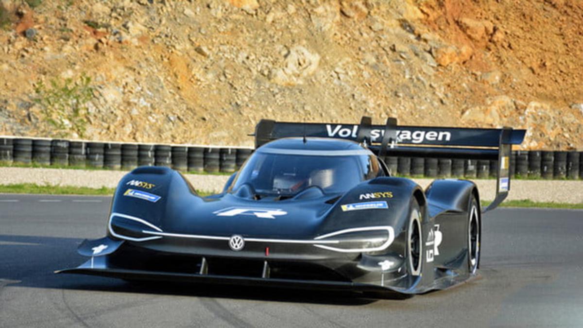 Volkswagen’in Elektrikli Yarış Arabası Başka Bir Hız Rekoru Kırdı
