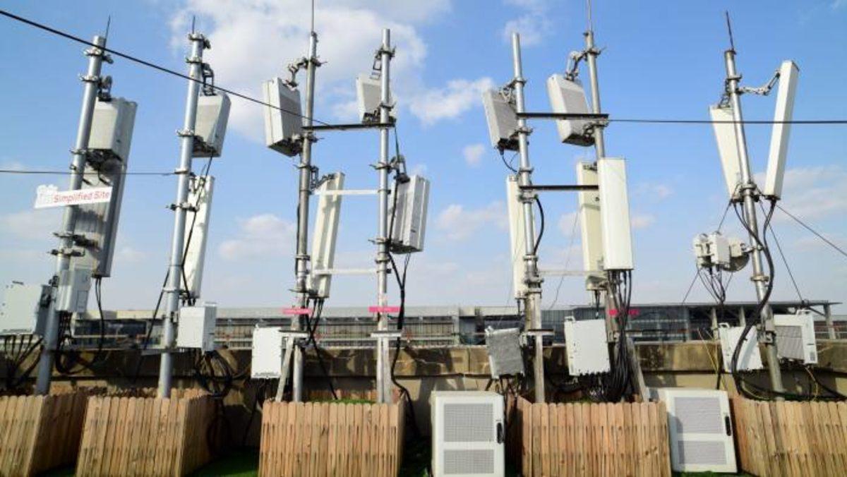 İngiltere’de Koronavirüs Komplo Teorileri Yüzünden 5G İstasyonları Yakıldı