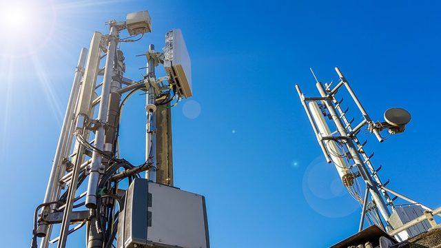 İngiltere’de Koronavirüs Komplo Teorileri Yüzünden 5G İstasyonları Yakıldı