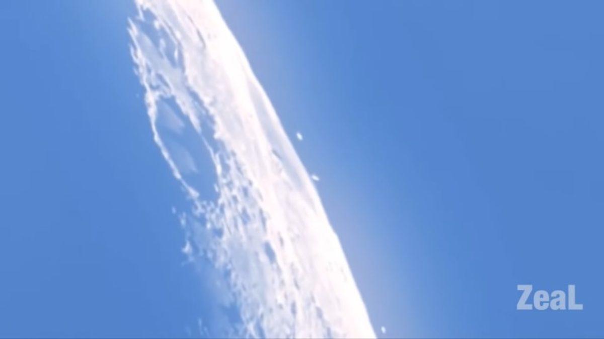 Bir Siz Eksiktiniz: Ay Çevresinde UFO Benzeri Cisimler Görüntülendi (Video)