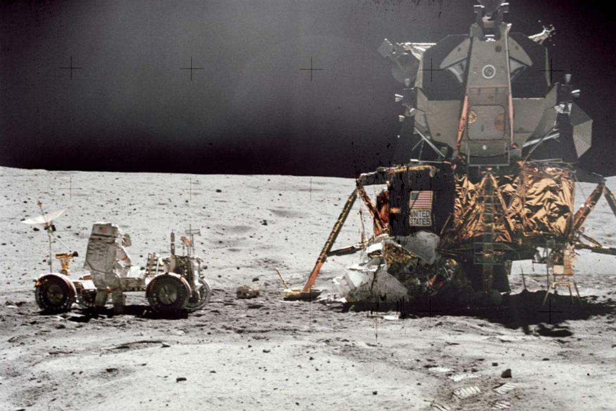 47 Yıl Önce Ay’a Giden Apollo Astronotunun İlginç Ay’da Yürüme Anısı