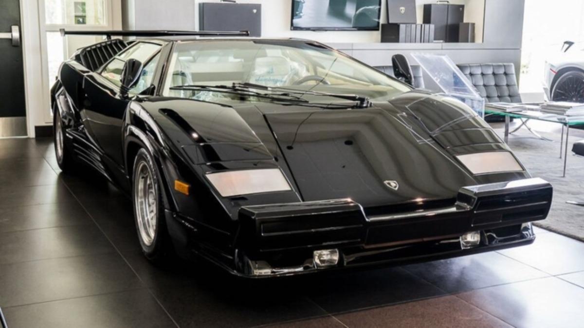 Aynı Lamborghini’yi 3 Kez Satıp Geri Alan Adam, Aracı Tekrar Satışa Çıkardı