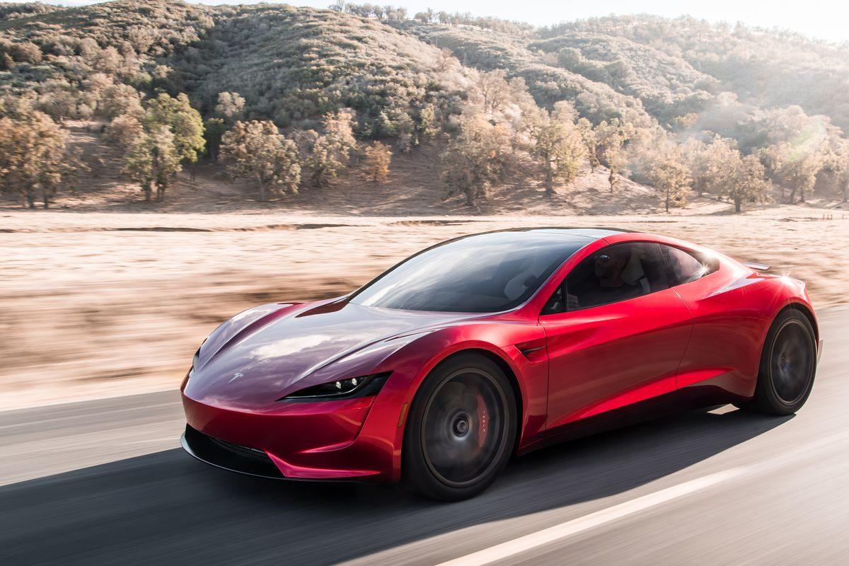 Yeni Tesla Roadster’ın Arkasına Roket Takıldığını Düşündüren 0-96 km/sa Süresi