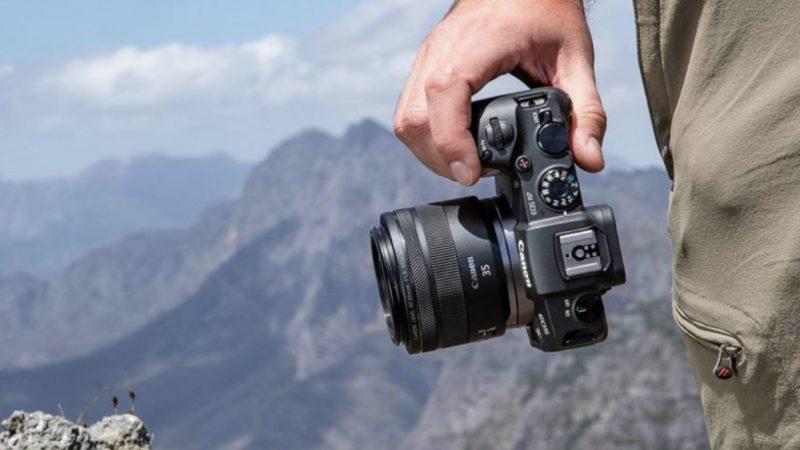 Canon, Kendi Arkasını Dahi Görebilen Yeni Bir Balık Gözü Lens İçin Patenti Başvurusu Yaptı