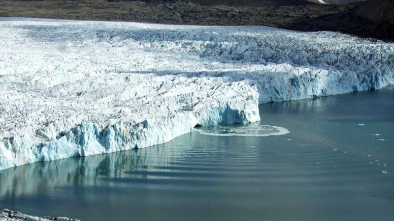Bilim İnsanları, Su Altına Koydukları Mikrofonla Arktik Buzulunu Dinliyorlar