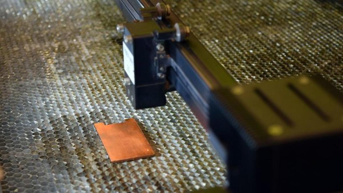 Yeni Bir Lazer Tekniği, Metal Yüzeyleri ’Bakteri Katili’ Haline Getirecek