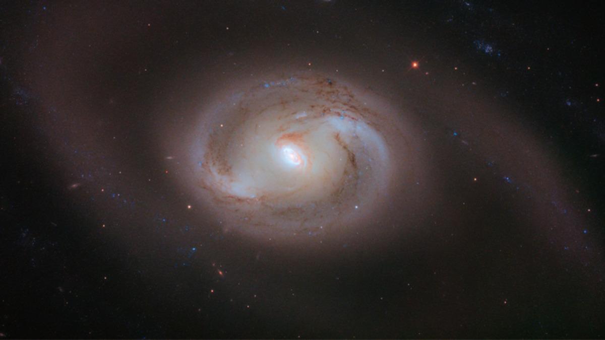 Hubble Uzay Teleskobu, Spiral Galaksi İçinde Yeni Spiraller Gözlemledi