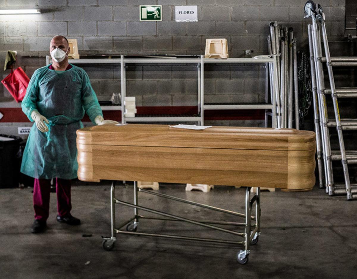 İlk Kez Ölen Bir İnsandan Bir Başkasına Koronavirüs Bulaştığı Açıklandı