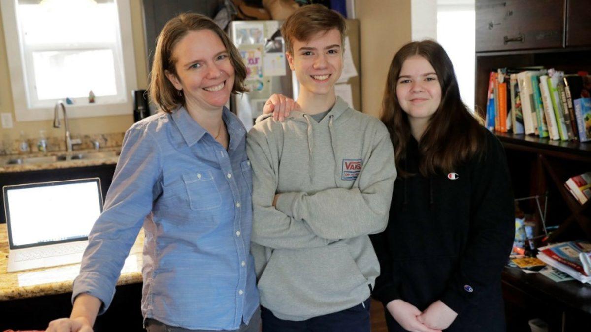 COVID-19 Aşısının Denendiği İlk İnsan Başından Geçenleri Anlattı