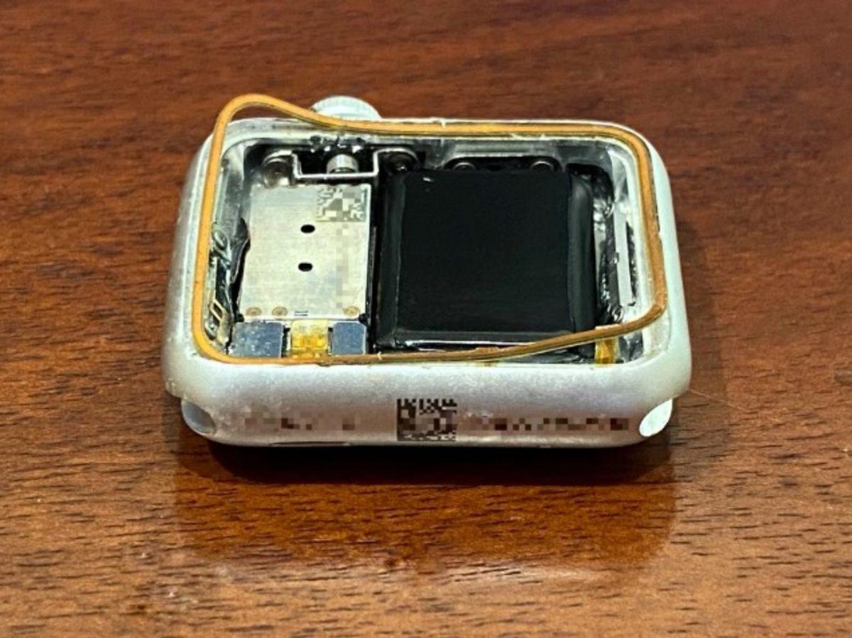 Bir Koleksiyoncu, Üretilen İlk Apple Watch Prototipinin Fotoğraflarını Paylaştı