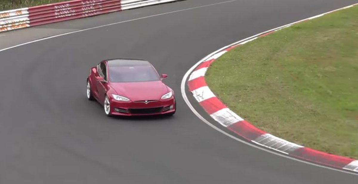 Tesla, Araçlarını Hızlandıran Bir Güncelleme Yayınladı