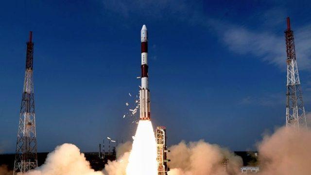 Hindistan, Su Aramak İçin Ay’ın Güney Kutup Bölgesine Robot Gönderiyor