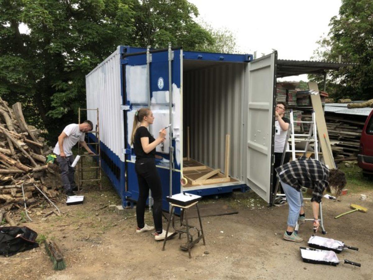 Bir Fotoğrafçı, Devasa Bir Konteyneri Fotoğraf Makinesi Haline Getirdi