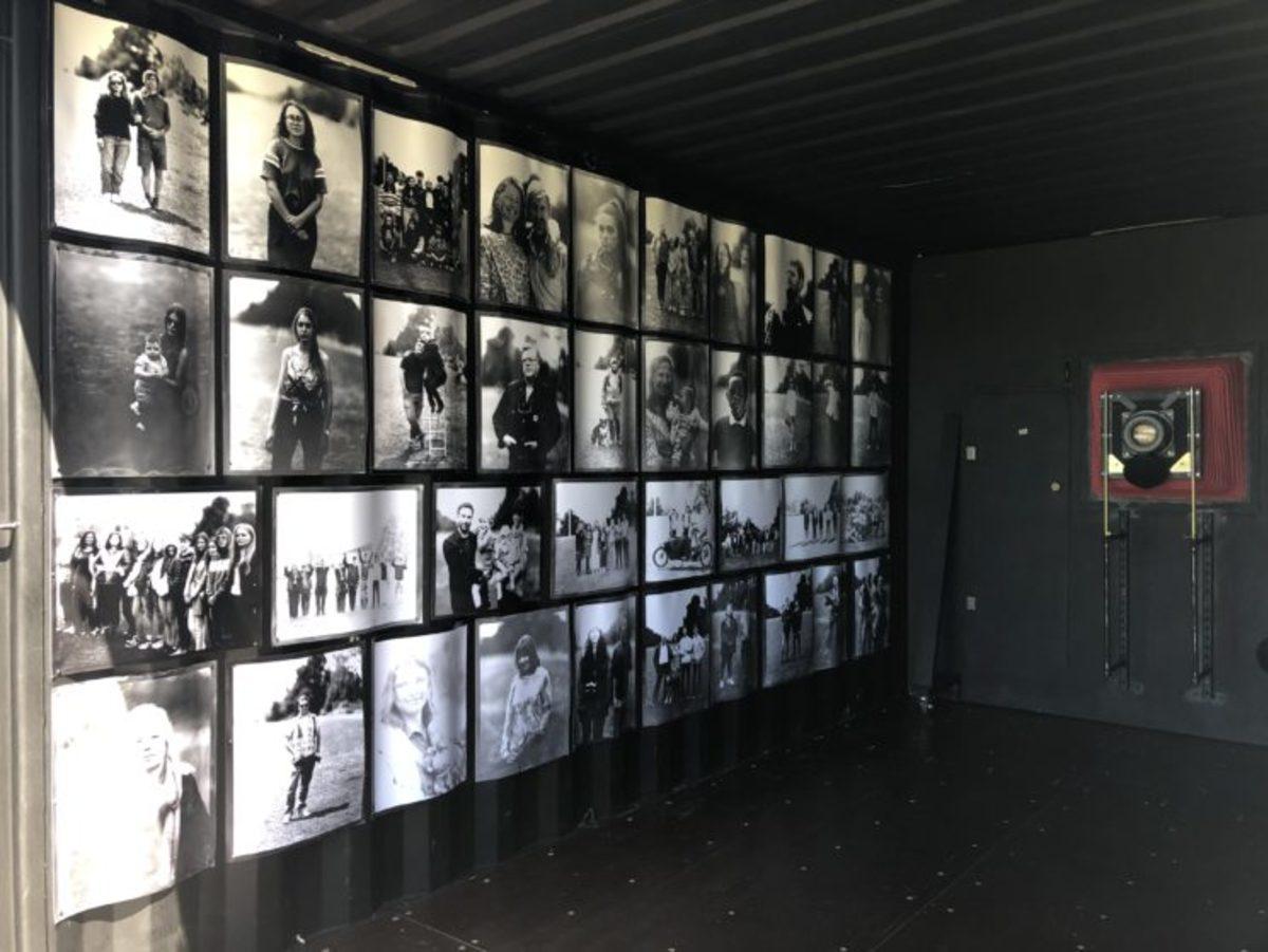 Bir Fotoğrafçı, Devasa Bir Konteyneri Fotoğraf Makinesi Haline Getirdi