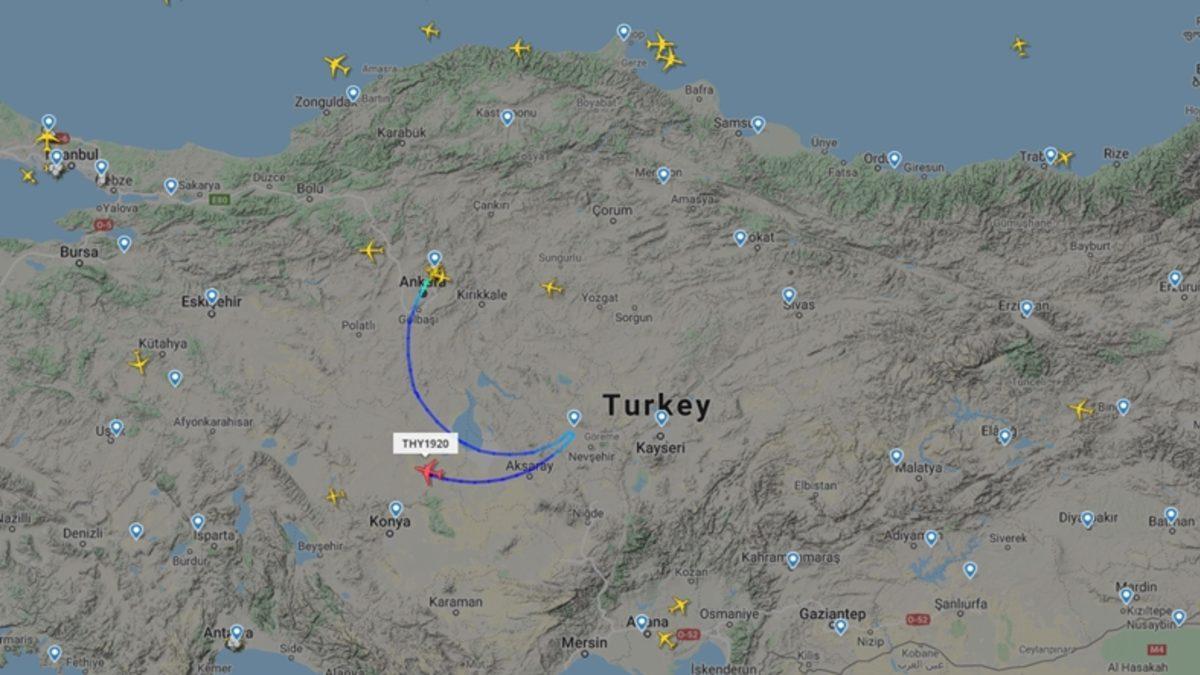 THY, 23 Nisan’a Özel Türkiye Üzerine Devasa Bir Ay Yıldız Çiziyor