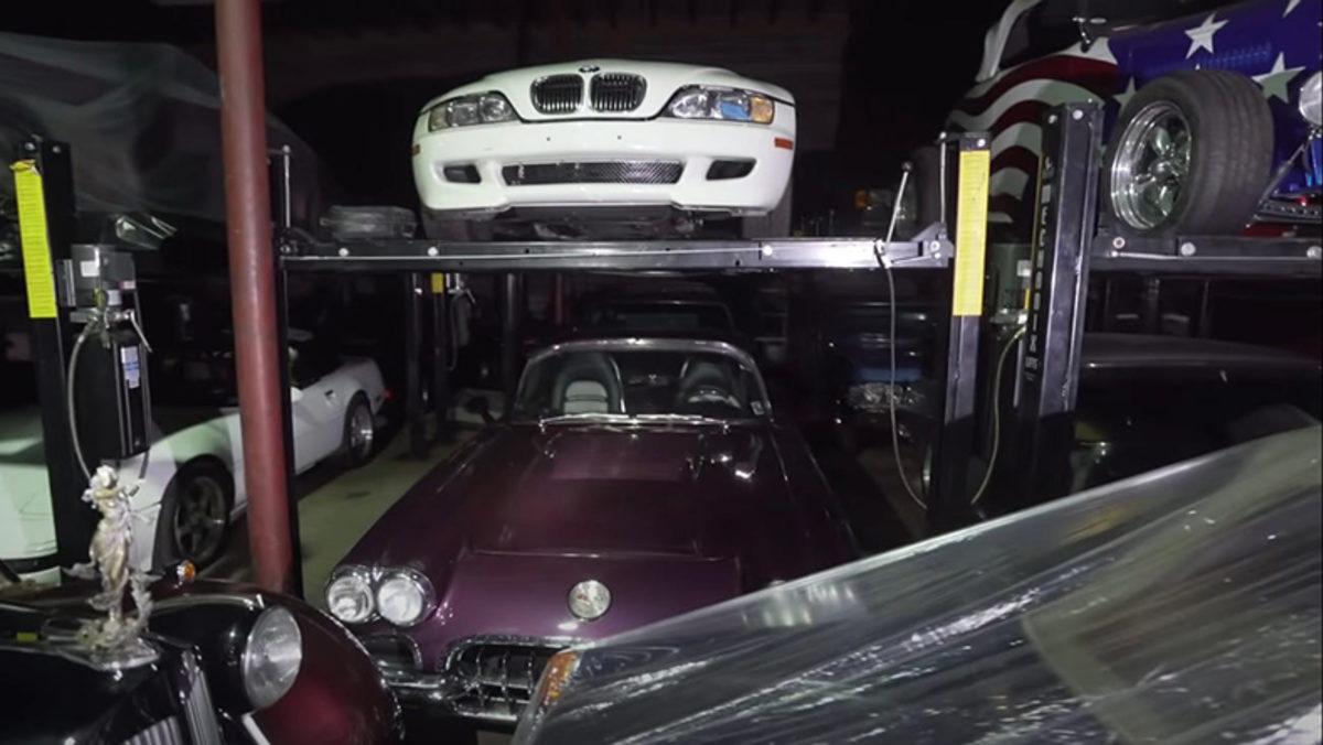 Nadir Araçların Çorap Çekmecesi Gibi İstiflendiği Araba Koleksiyonu (Video)