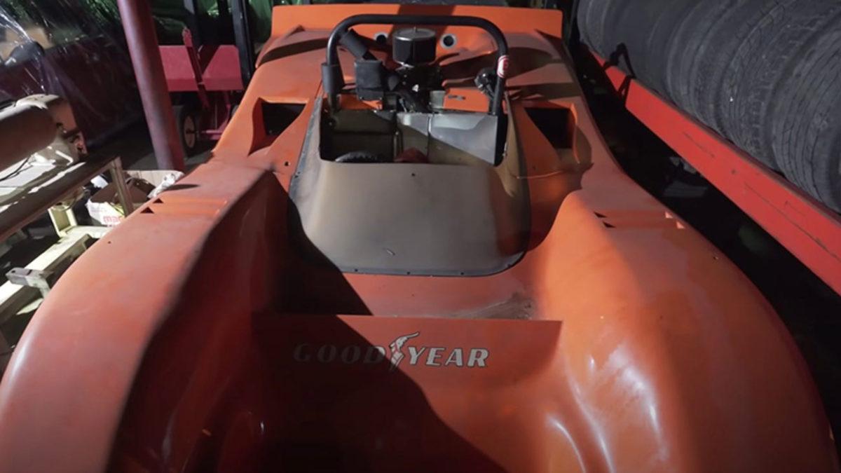 Nadir Araçların Çorap Çekmecesi Gibi İstiflendiği Araba Koleksiyonu (Video)