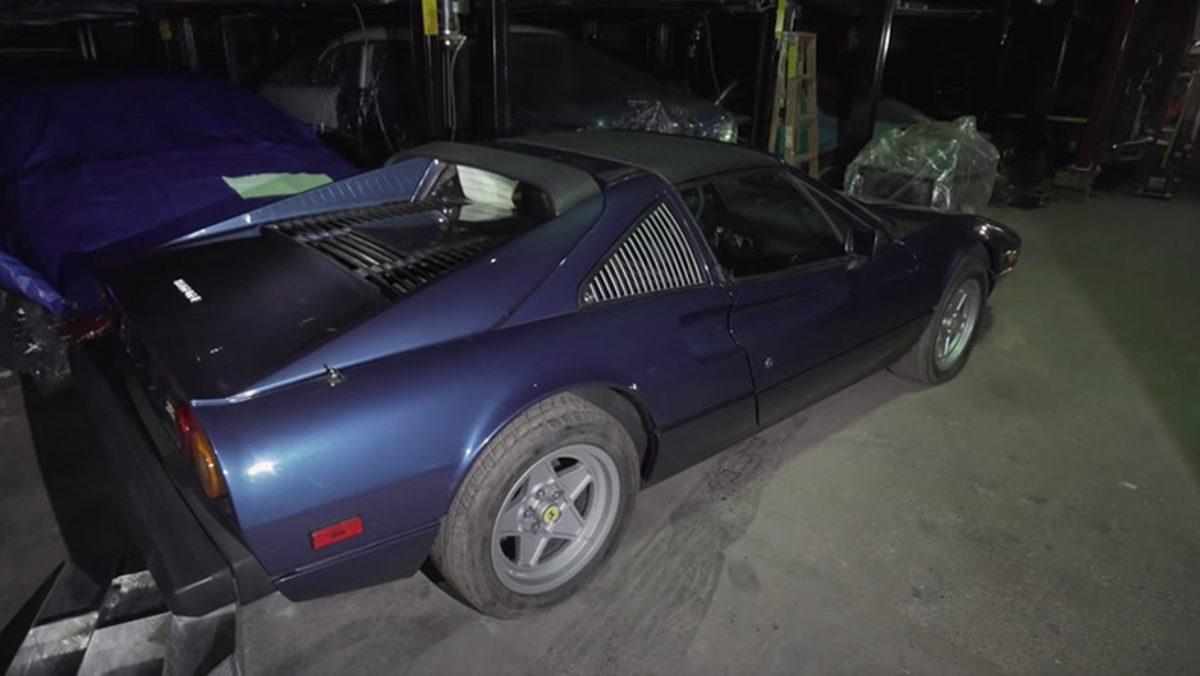 Nadir Araçların Çorap Çekmecesi Gibi İstiflendiği Araba Koleksiyonu (Video)