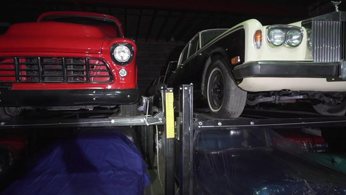 Nadir Araçların Çorap Çekmecesi Gibi İstiflendiği Araba Koleksiyonu (Video)