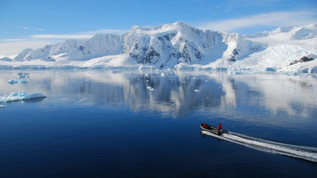 Antarktika Deniz Buzunun İçinde İlk Kez Mikroplastik Atık Keşfedildi