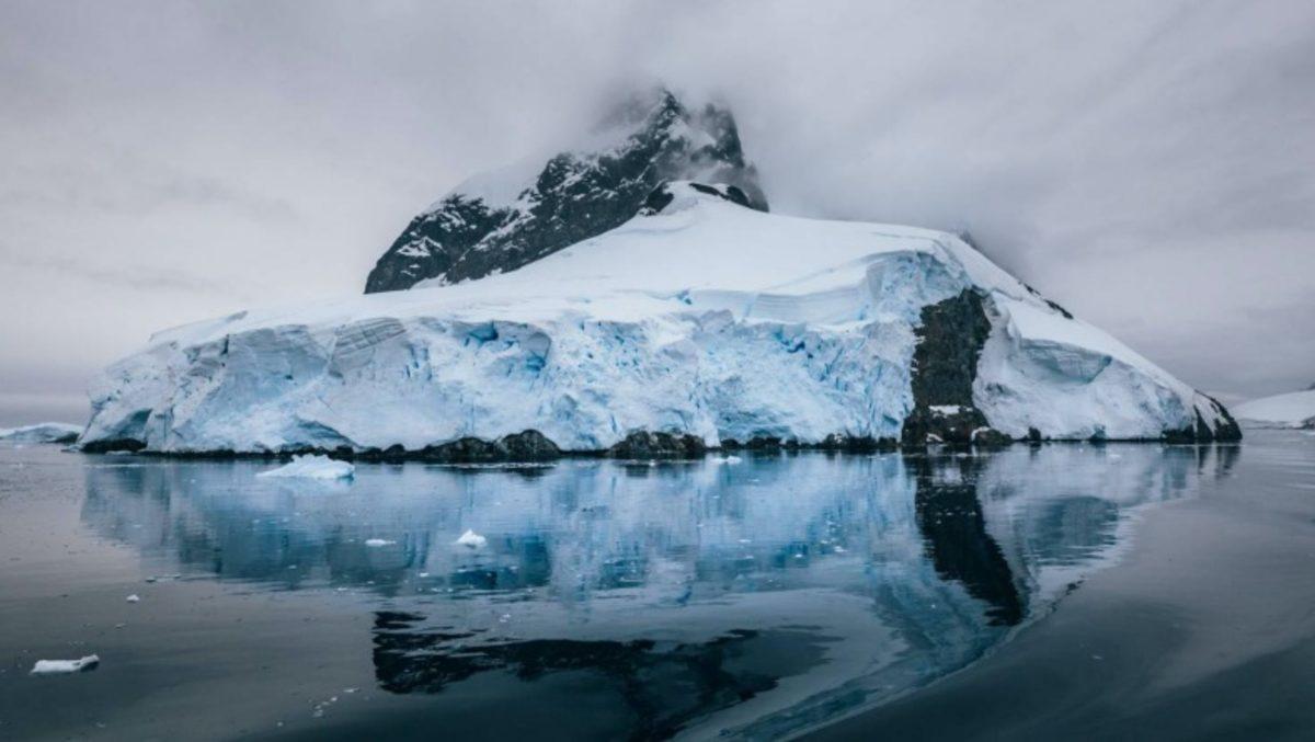 Antarktika Deniz Buzunun İçinde İlk Kez Mikroplastik Atık Keşfedildi