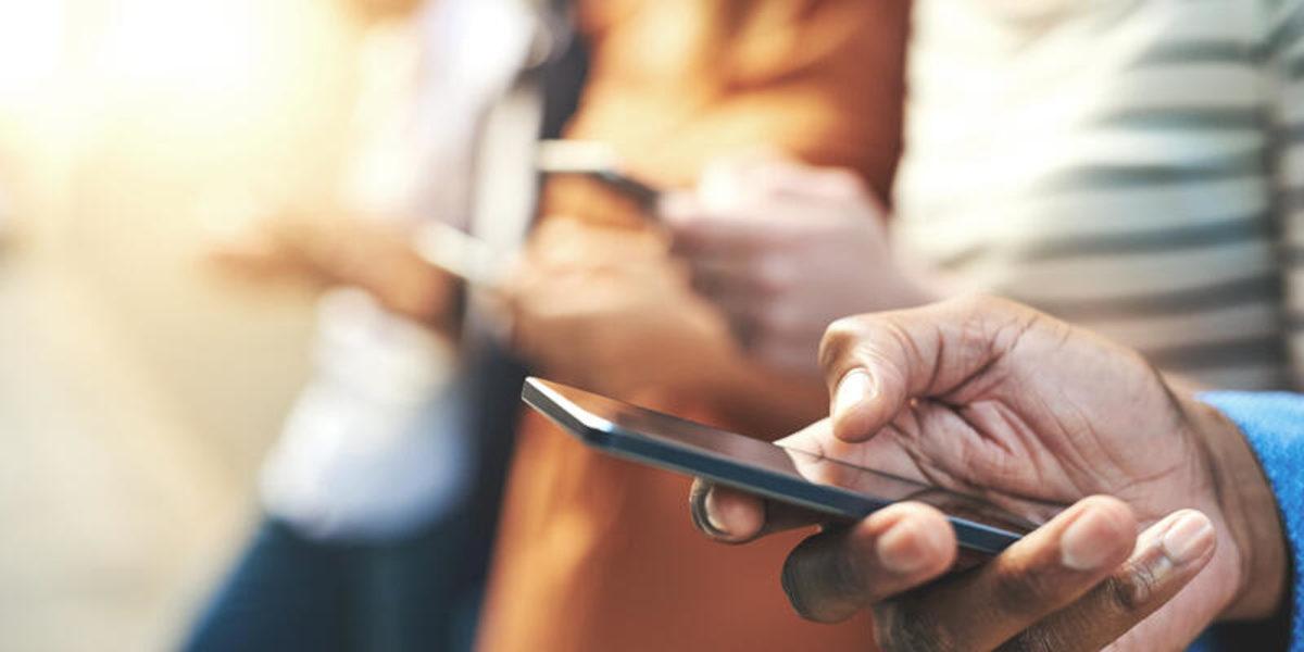 Uzmanlar, Cep Telefonlarındaki Koronavirüs Tehlikesi Konusunda Uyarıyor