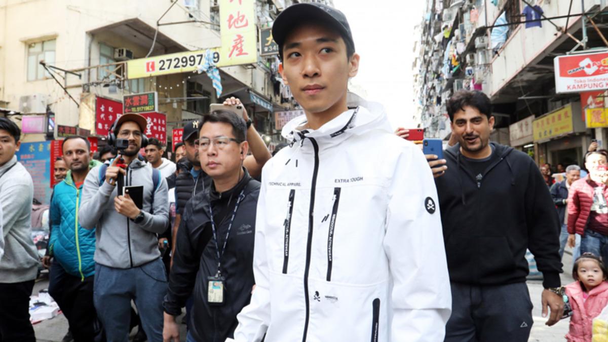 Bir Binanın Tepesinden Para Saçan Bitcoin Milyonerine Hapis Cezası