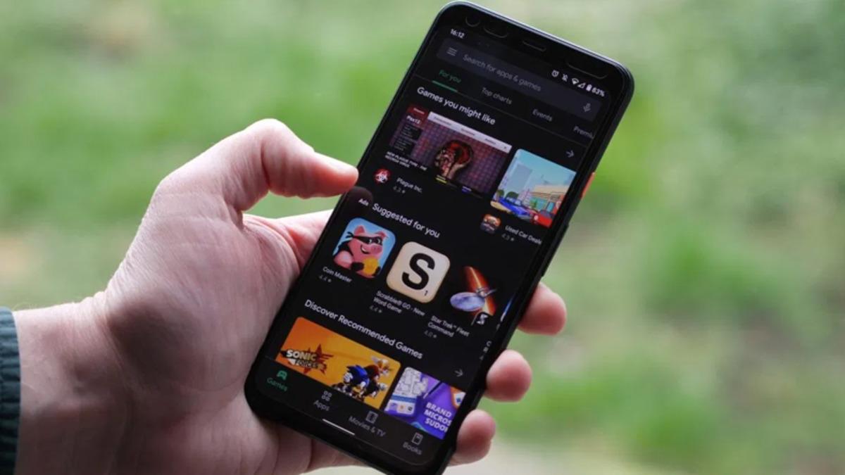 Google Play Store’daki Bir Hata, Uygulamaları Tekrar Tekrar Güncelliyor