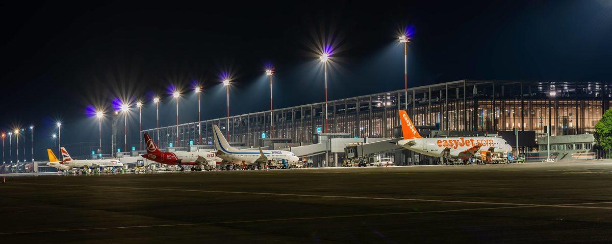 Dalaman Havalimanı’nda Patlayan Telefon Bataryası, Yolcuların Ödünü Patlattı (Video)