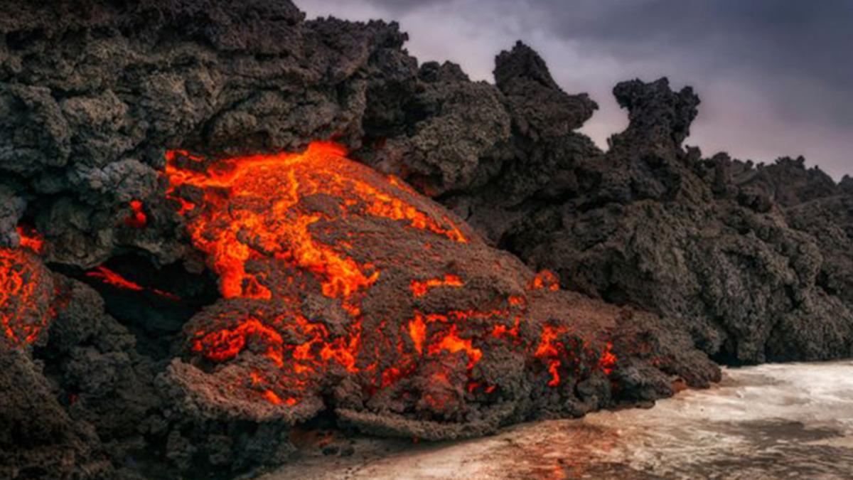 İzlanda’daki Bir Volkan, Rekor Hızda Patlayarak Tarihe Geçti