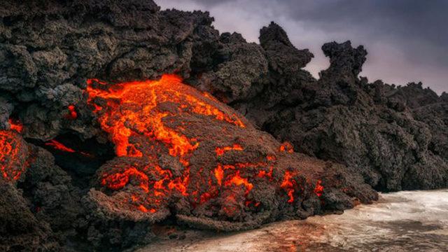 İzlanda’daki Bir Volkan, Rekor Hızda Patlayarak Tarihe Geçti