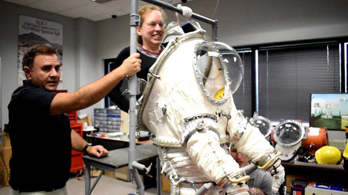 NASA’nın Uzay Elbisesi Sorunu, 2024 Ay Görevini Erteleyebilir