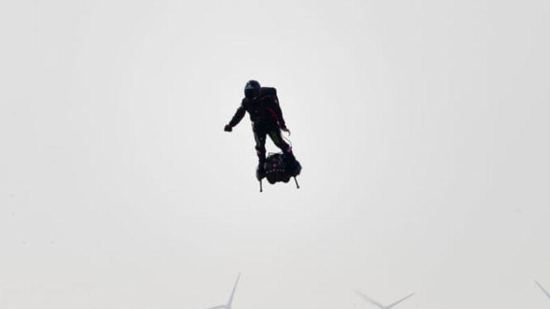 Jet Motorlu Kaykayıyla Manş Denizi’ni Geçmeye Çalışan Mucit Başarısız Oldu