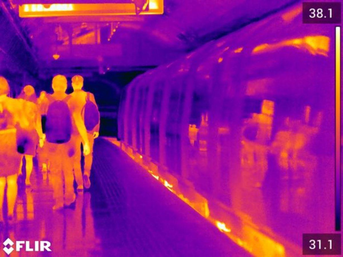 Londra Metrosunda Sıcaklığın Korkutucu Boyutlara Ulaştığını Gösteren Termal Fotoğraflar