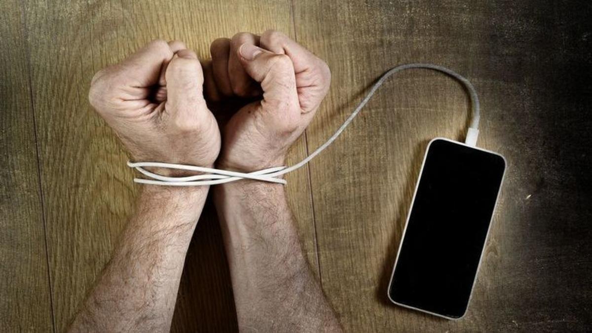 Türk Doktordan Ciddi Uyarı: “YouTuber’ları Taklit Etmek Takıntıya Dönüştü”