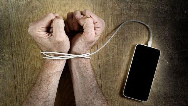 Türk Doktordan Ciddi Uyarı: “YouTuber’ları Taklit Etmek Takıntıya Dönüştü”