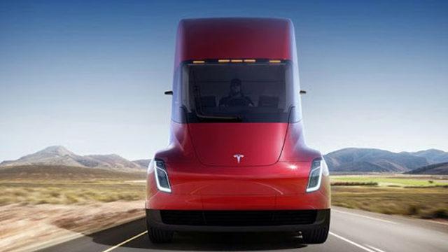 Tesla’nın Elektrikli Kamyonu Semi’nin Seri Üretimi 2021’e Ertelendi
