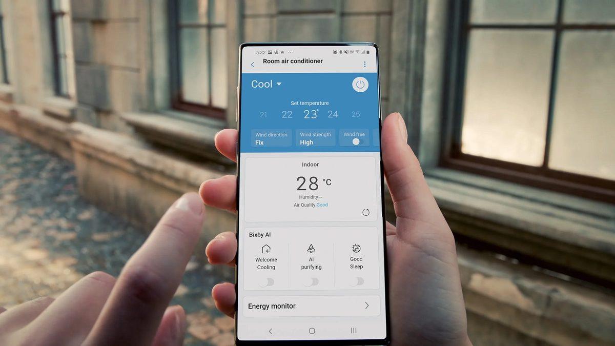 Samsung’un Yeni Reklam Filmi, Tam Ekranlı Gizemli Bir Telefon Ortaya Koyuyor
