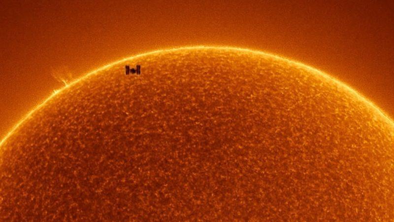 Dünyaca Ünlü Türk Astrofotoğrafçı, ISS’in Güneş’in Önünden Geçişini Fotoğrafladı