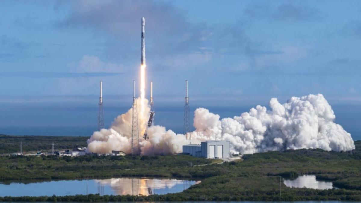 SpaceX, 27 Mayıs’taki İnsanlı Uçuştan Önce Acil Kaçış Sisteminin Videosunu Yayınladı