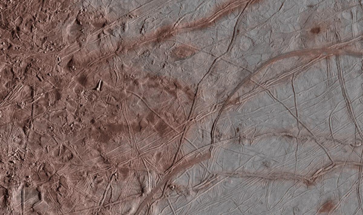 NASA, Jüpiter’in Uydusu Europa’nın 1998’de Çekilen Görüntülerini Yeniden Yayınladı